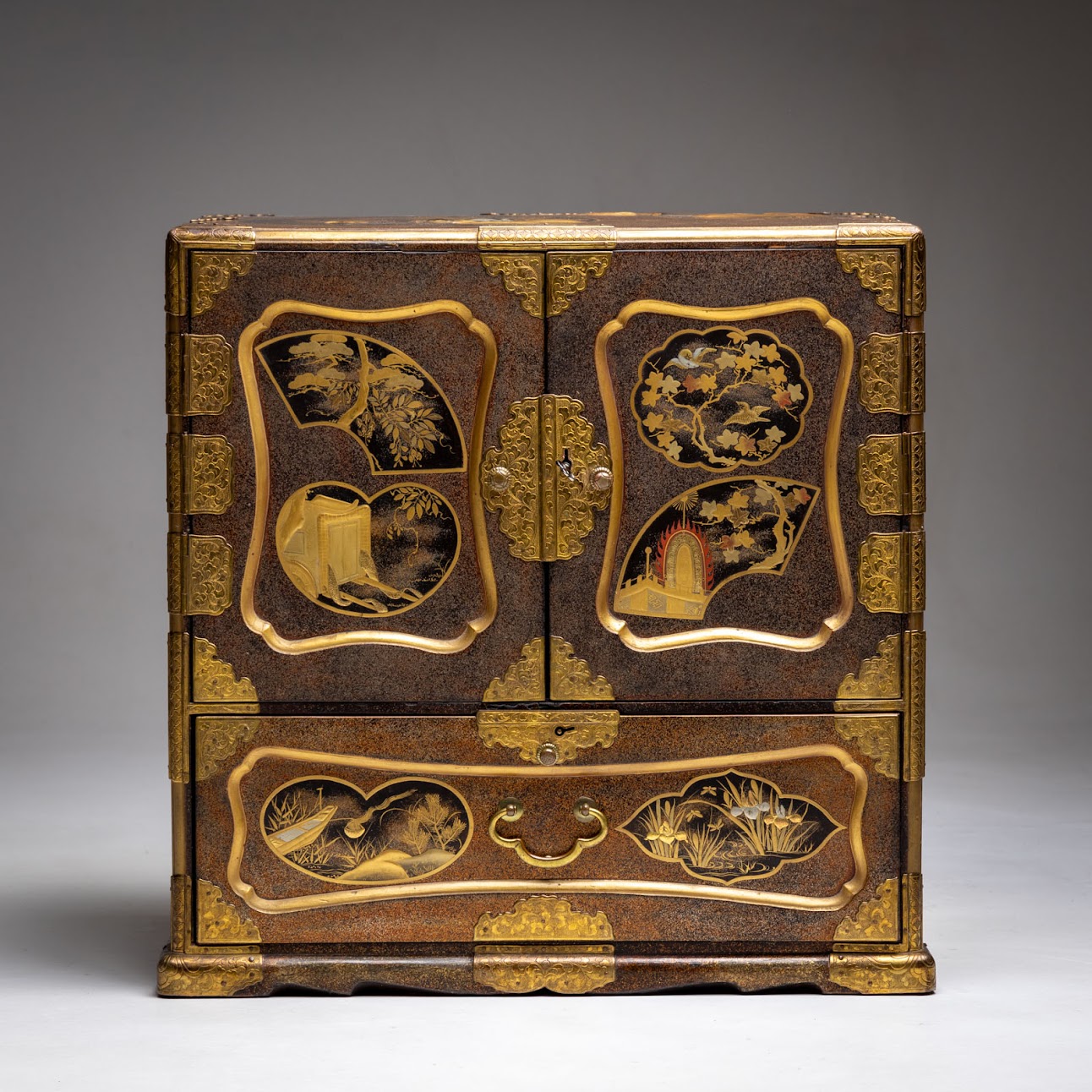 Lacquered wooden cabinet